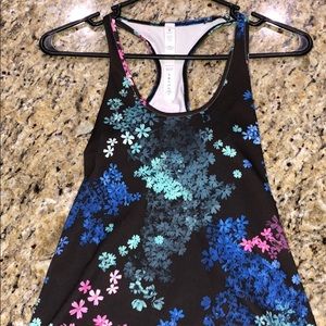 Lululemon tank. Hardly worn. Size 4.
